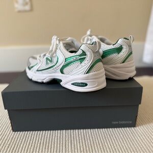 Brand new unisex white and green new balance sneakers 530 size 7 women/5.5 men